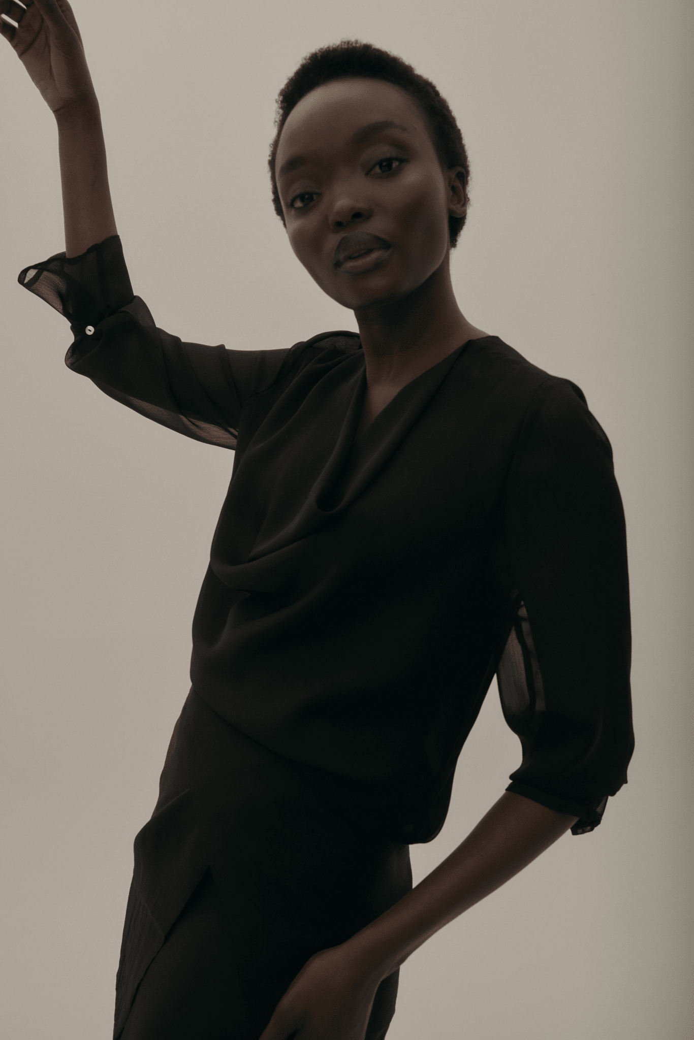 Blusa HELIANE Negro Magnético - BIMANI