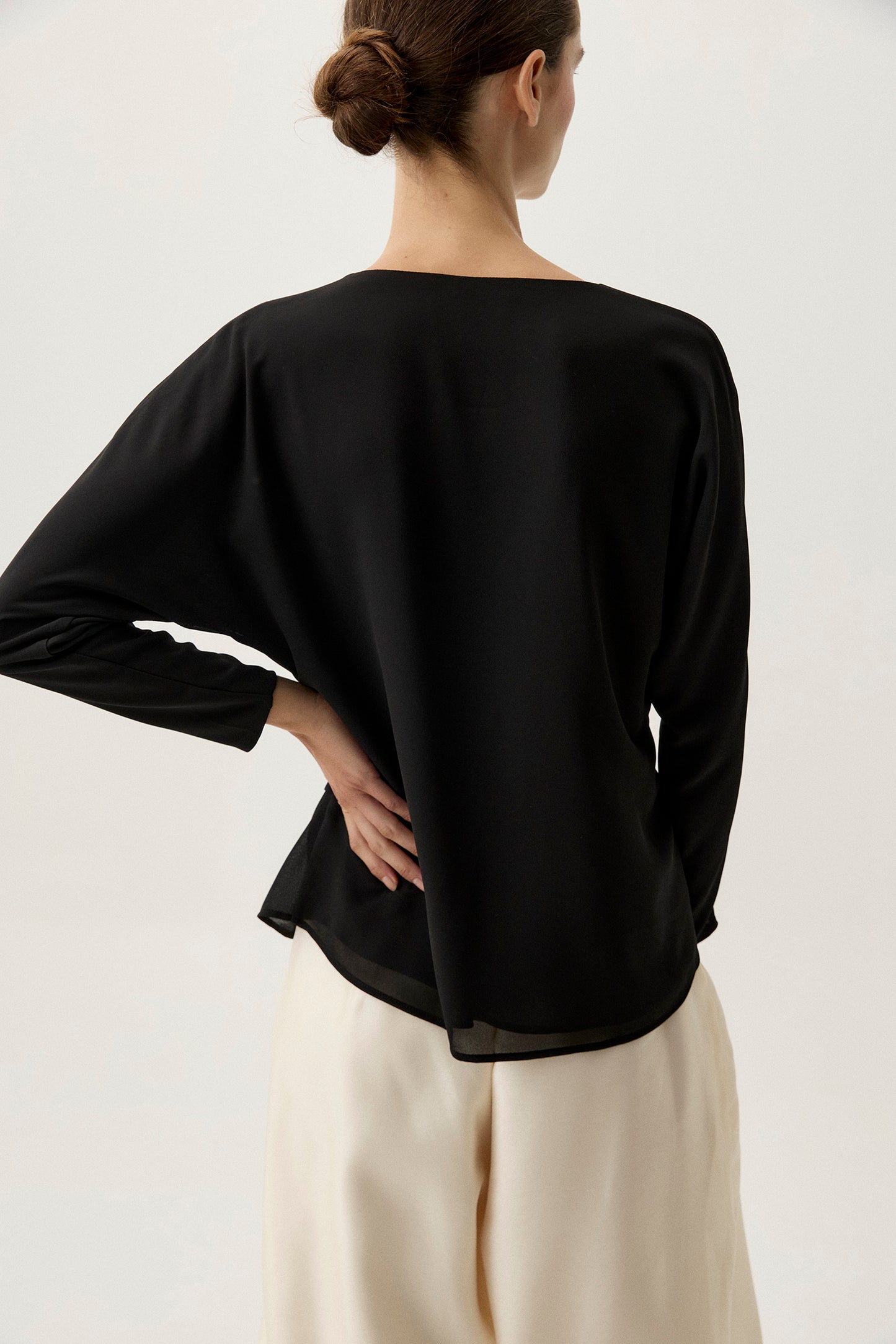 Blusa AVEN Negro Magnético