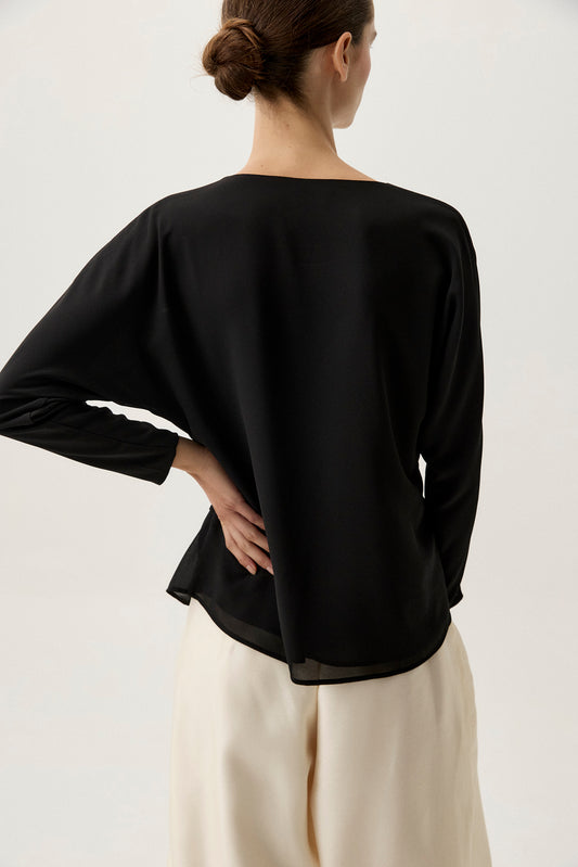 Blusa AVEN Negro Magnético
