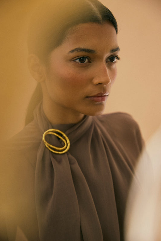ELÍA Gold Brooch